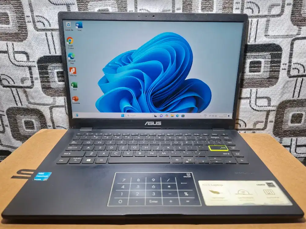 Laptop Asus VivoBook E410KA ram 8gb ssd 512gb keyboard nyala slim
