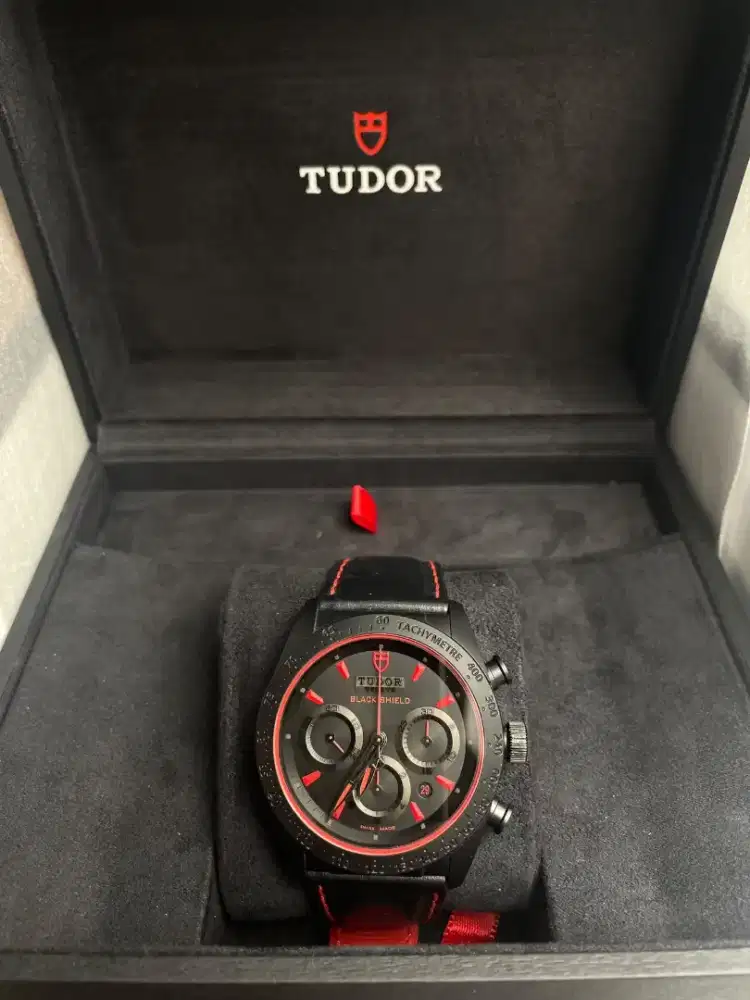 Jam Tangan Tudor Fastrider Black Shield