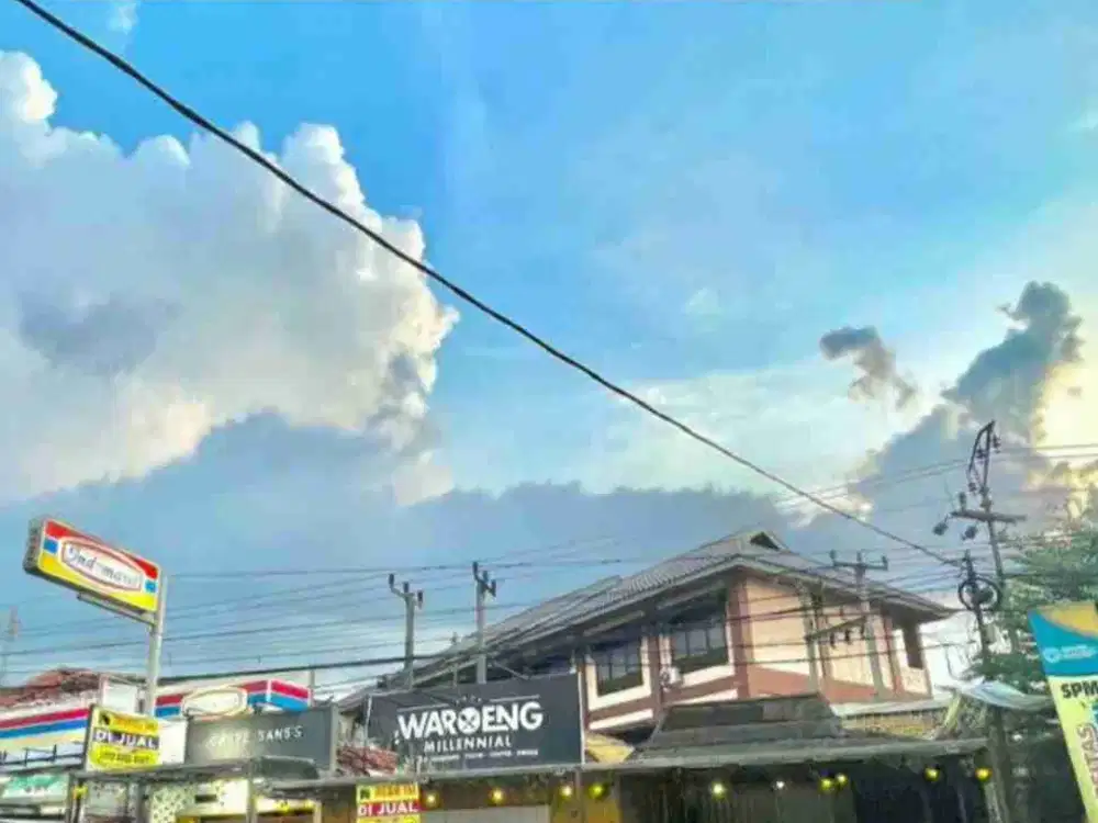DIJUAL Ruko/Kios 3 Pinggir Jalan luas Tanah 190 m² surat SHM - Rp.1,2 m Nego Lebar Muka 15 m² LB 165 M² Tersewa Foto Copian 
LOKASI : Pelamunan Keramat Watu serang lokasi Strategis samping Kampus Falatehan pinggir jalan utama