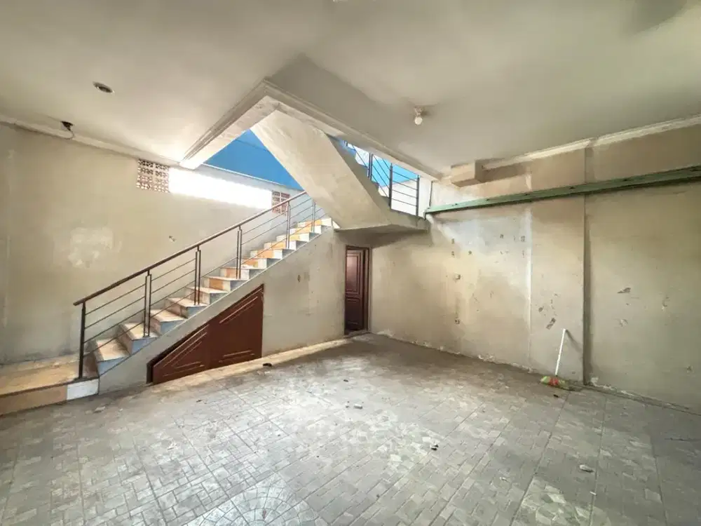 Rumah Usaha Strategis di Taman Kopo Indah 2