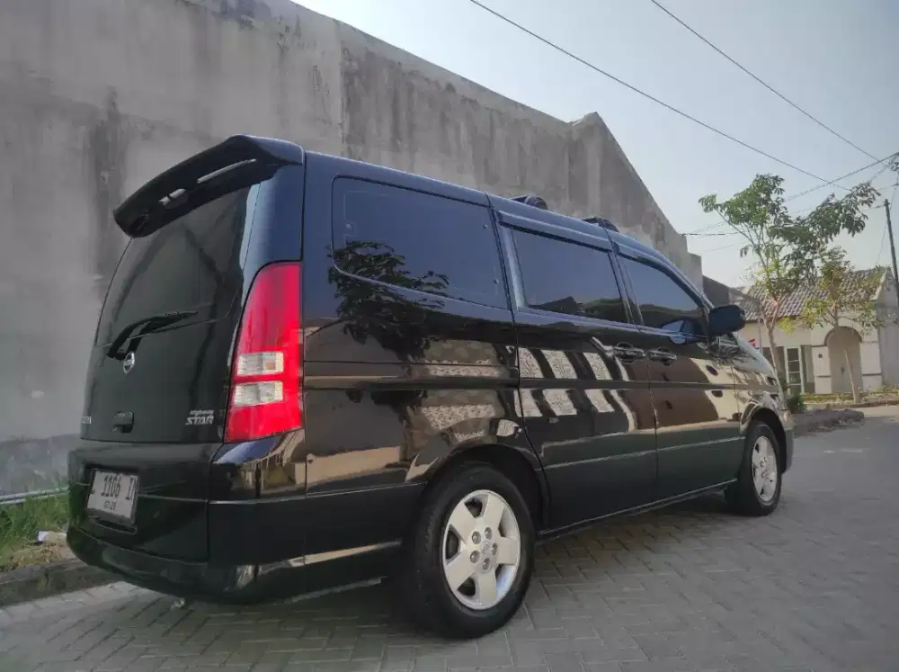 Nissan Serena Hitam HWS 2004