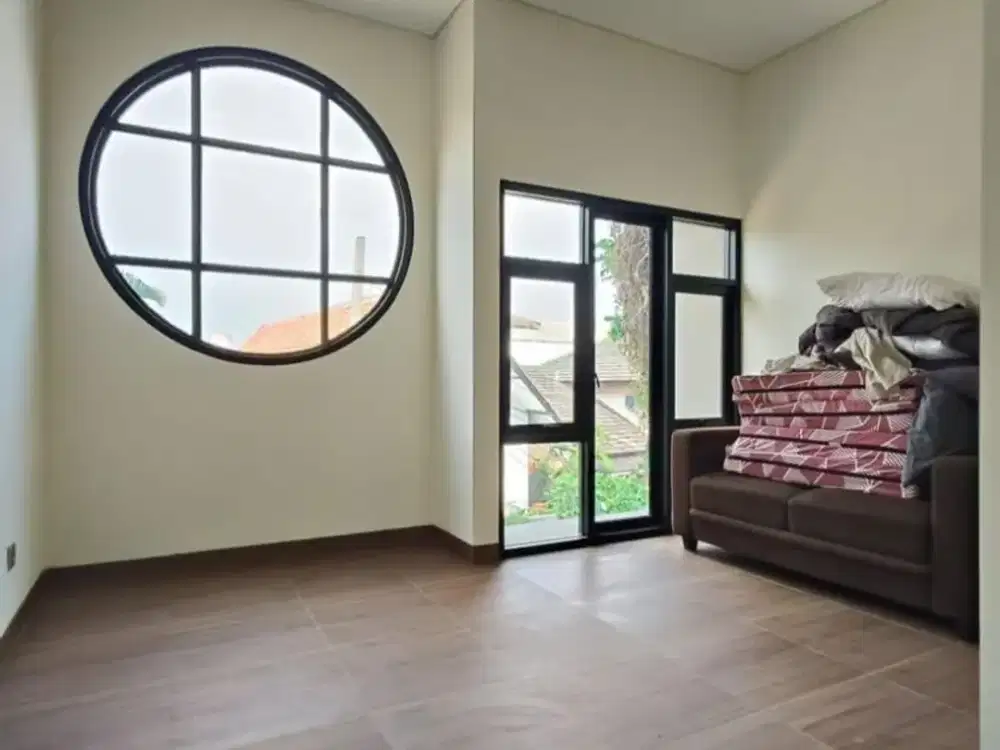 Jual Rumah Baru Bagus Cantik Terawat Siap Huni Semi Furnished di Setiabudi Regency