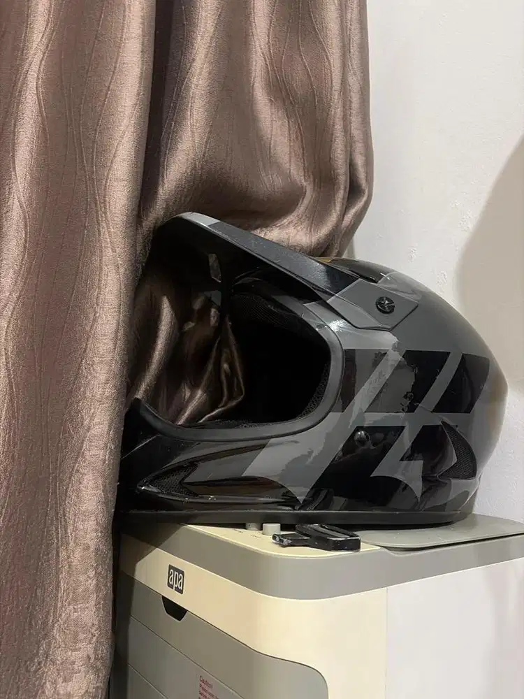 Helm Full Face Sepeda SixSixOne - Kondisi Mulus dan Siap Pakai