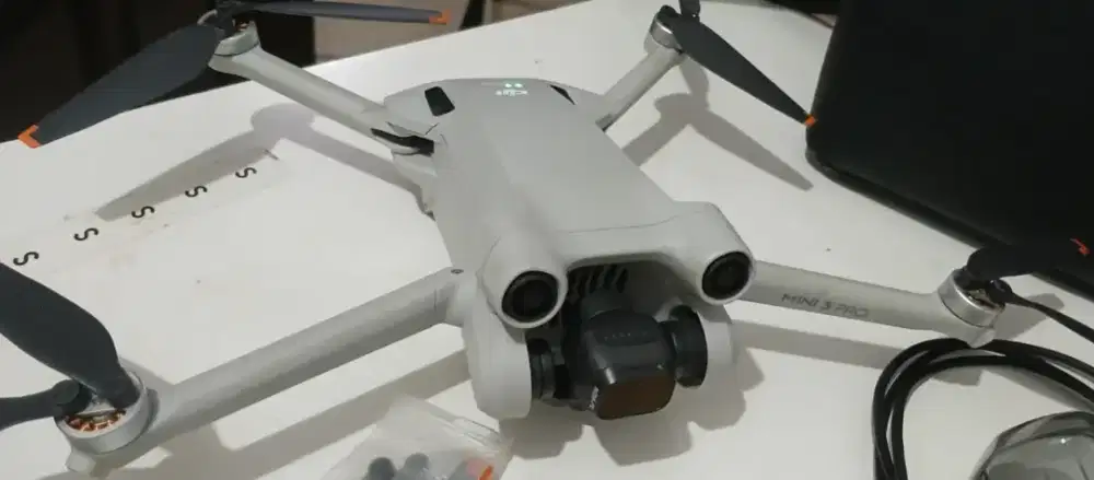 Drone DJI Mini 3 Pro Fly more Combo RC + Layar, 3 batere