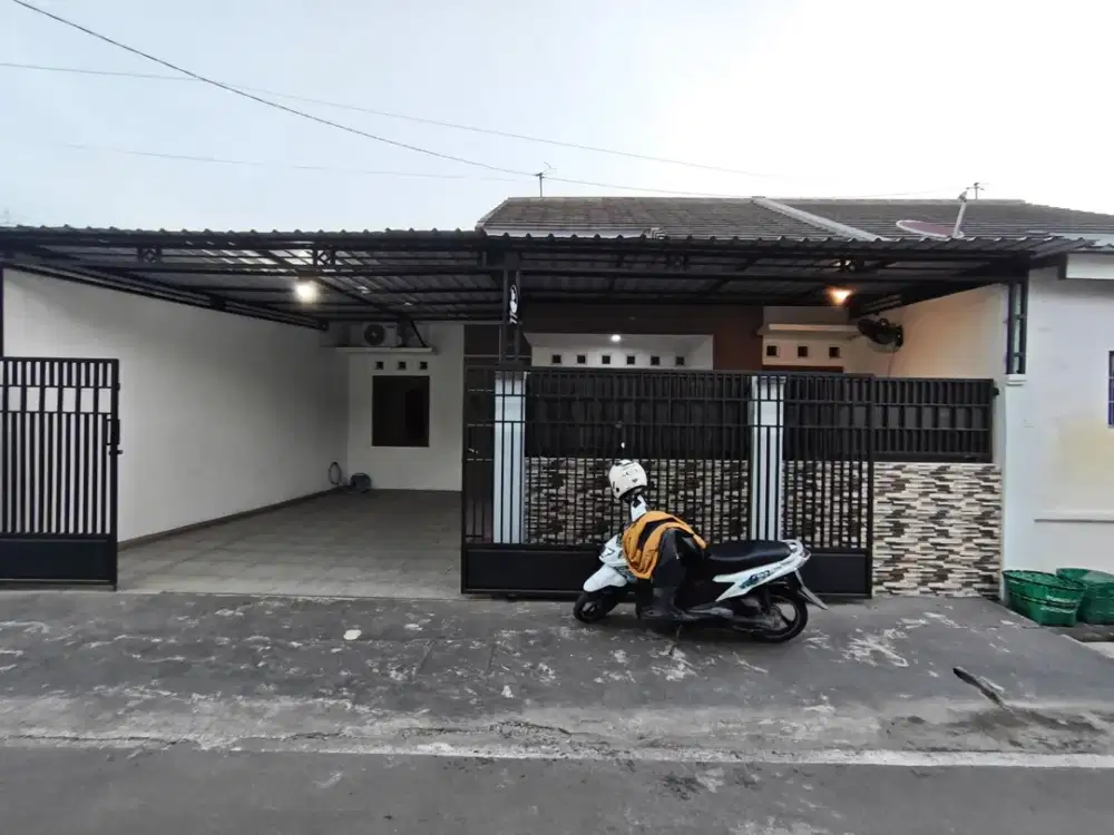 JUAL RUMAH SIAP HUNI 3 KAMAR TIDUR AKSES SIMPANGAN MOBIL DEKAT DOKTER OEN SOLOBARU