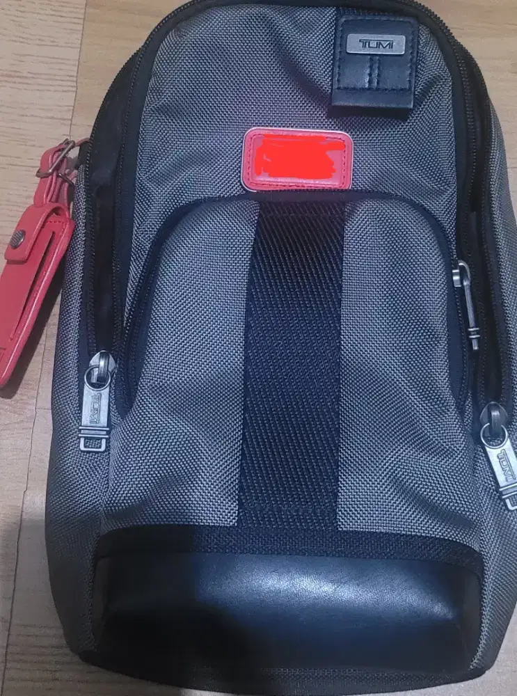Tumi slingbag fife