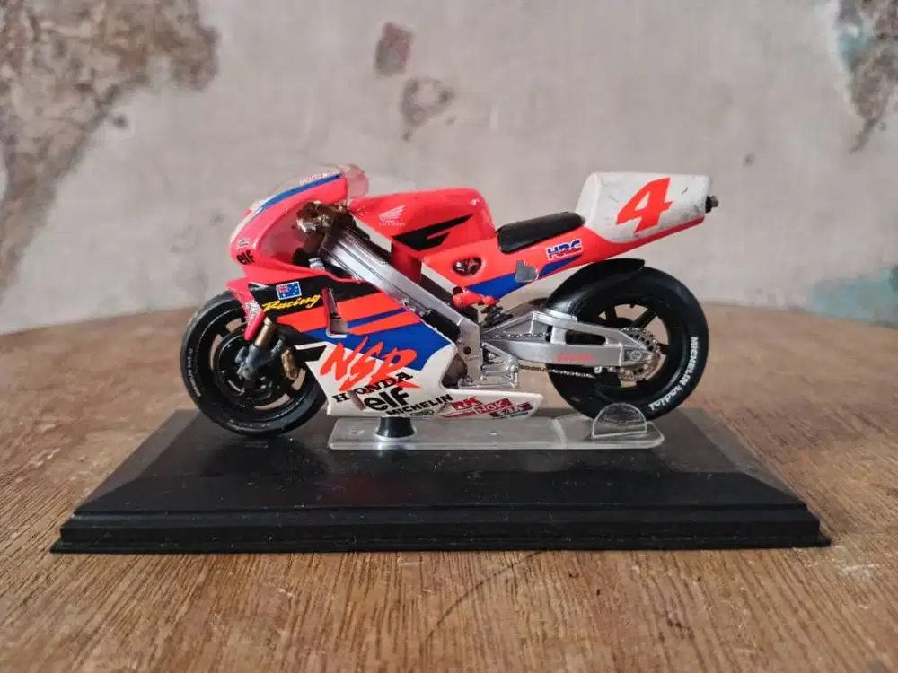 Judul: Miniatur Honda NSR 500 Mick Doohan 1994 Skala 1:22 – RARE