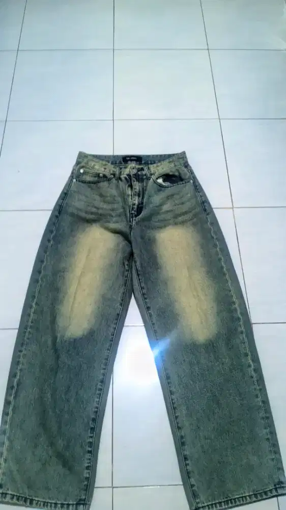 Celana Jeans Loose Light Washed Blue Denim