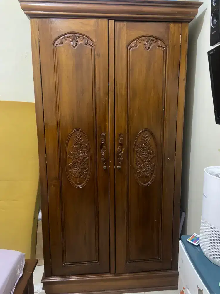 LEMARI PINTU DUA KAYU JATI