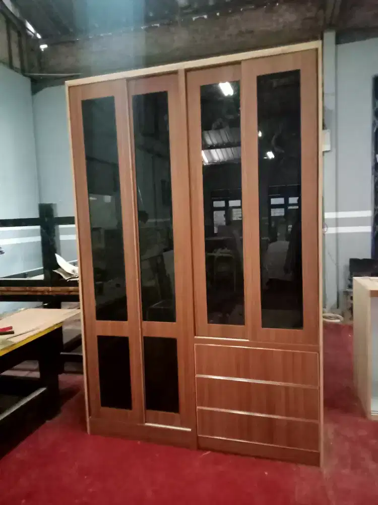 Tukang kayu dan hpl