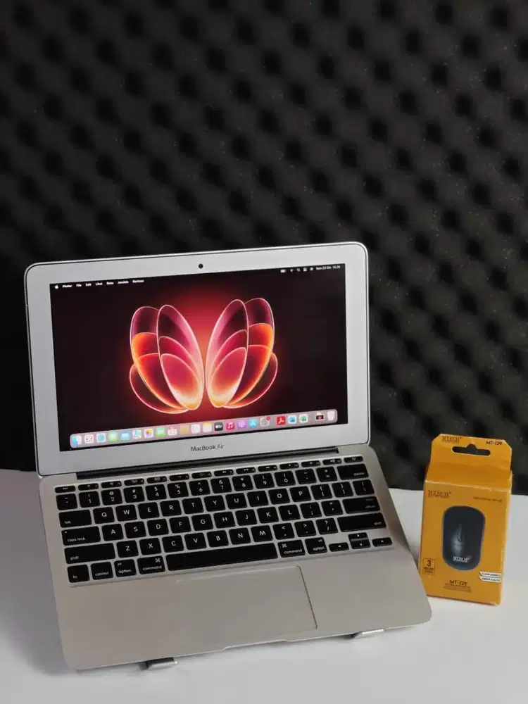 MACBOOK AIR ( EARLY 2015 )