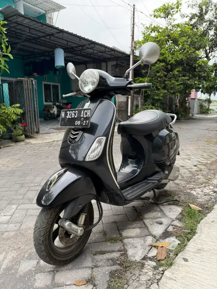 Piaggio vespa Matic LX 125 Iget Hitam 2017