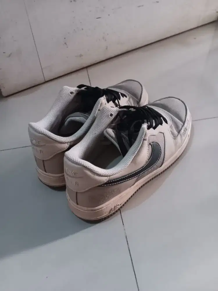 Sepatu sport NIKE