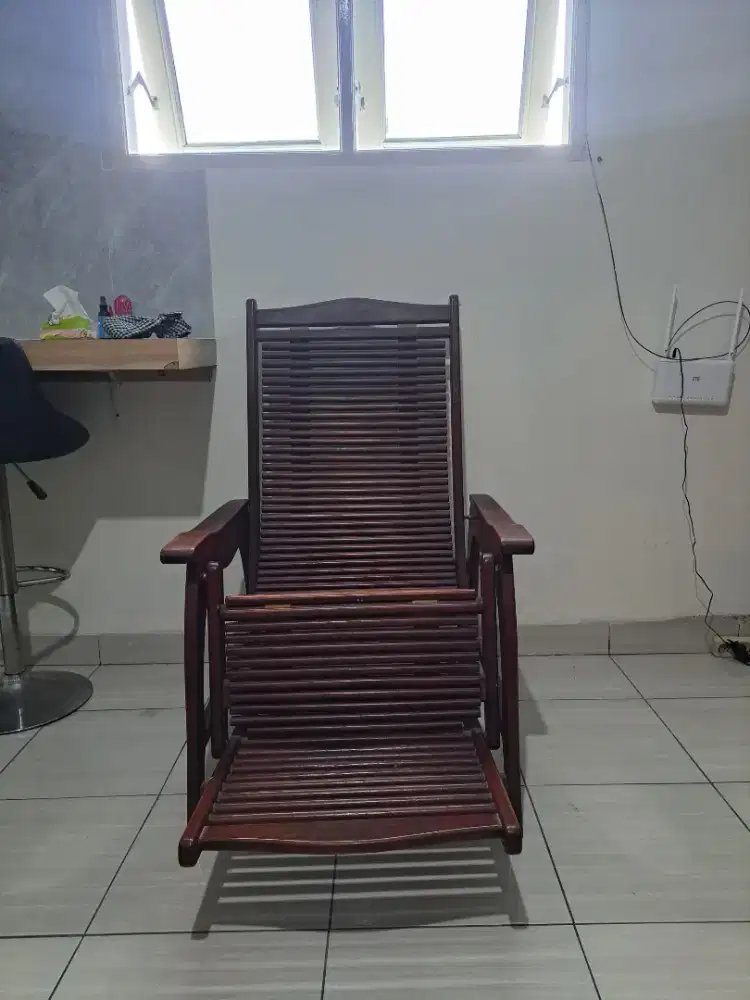 Kursi goyang kayu