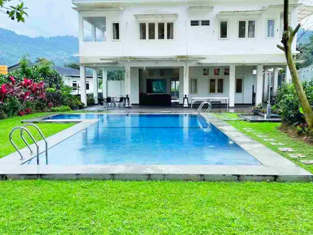 Dijual Villa mewah 3 Lantai di Cisarua Puncak Bogor