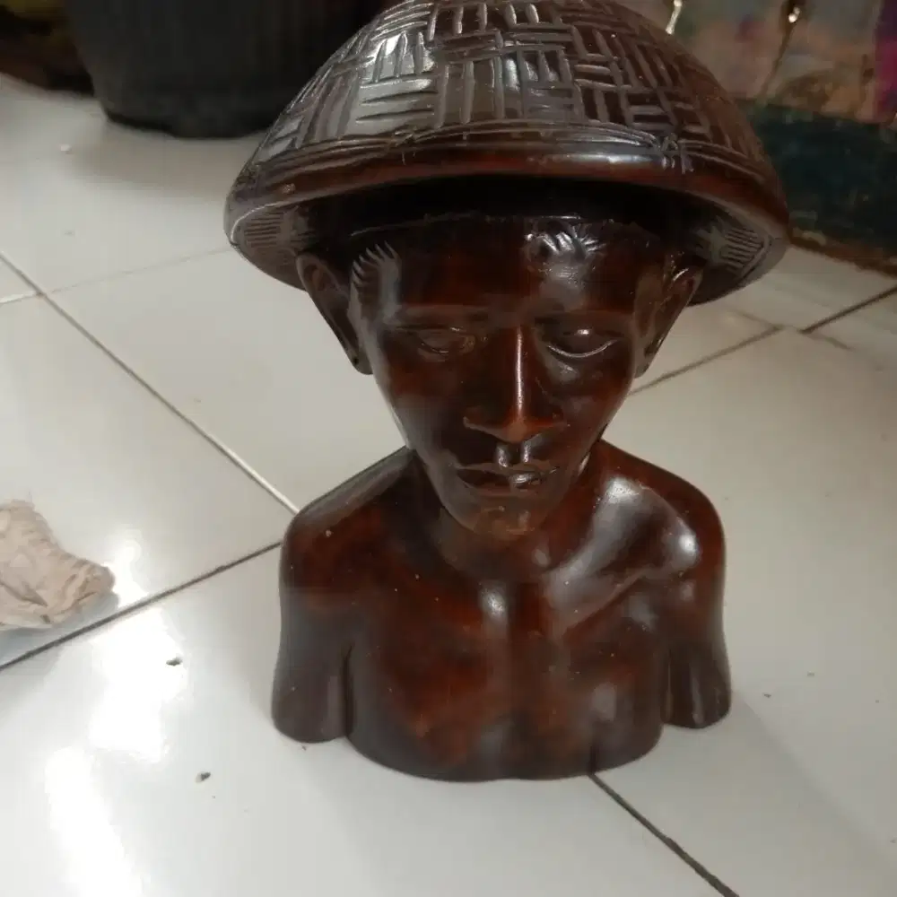 patung kayu antik