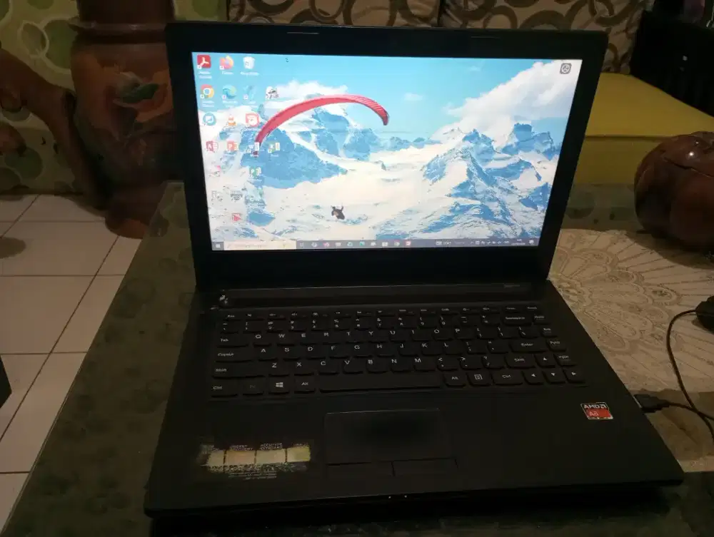 Laptop Lenovo 1 4 inch AMD A6-6310 speed 1,8 GB masih lancar jaya