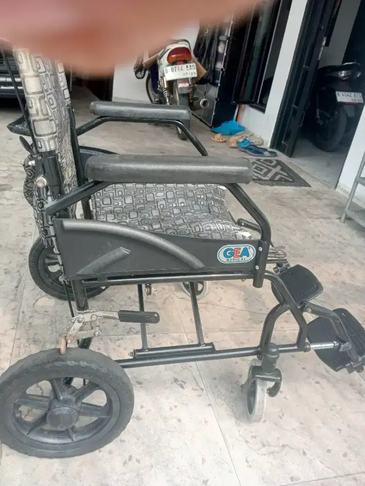 Kursi Roda Lipat Semi-Travel