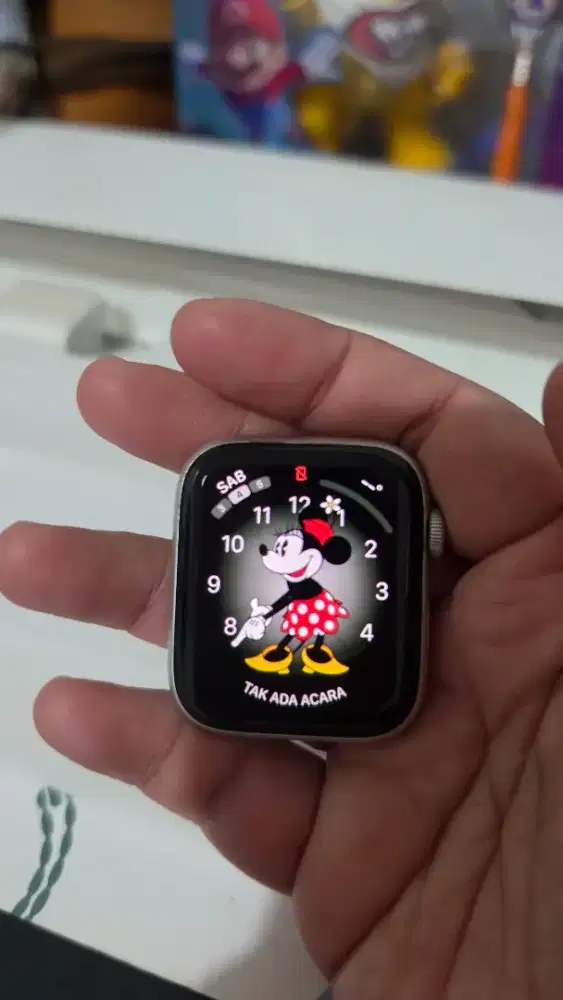 Apple watch 4 4mm silver, white band