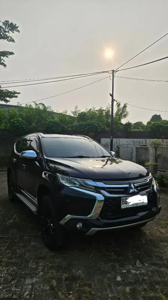 Pajero dakar hitam 2020