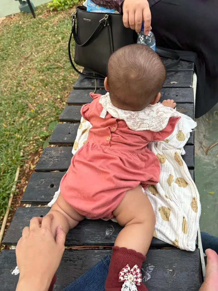 Dicari baby sitter 2 orang