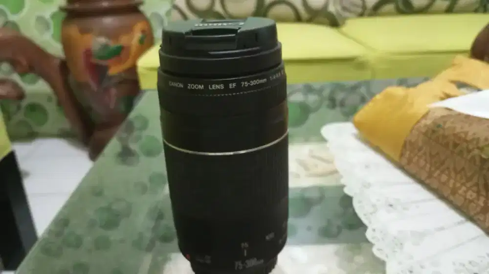 Lensa Zoom Canon EF 75 - 300 mm Insya Allah masih bagus