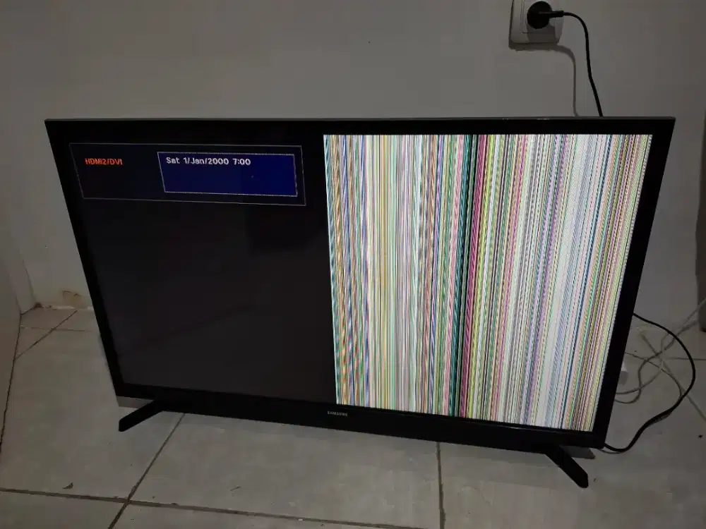 Samsung LED TV 32 Inci (Minus LCD Garis)–Kelengkapan Fullset Original