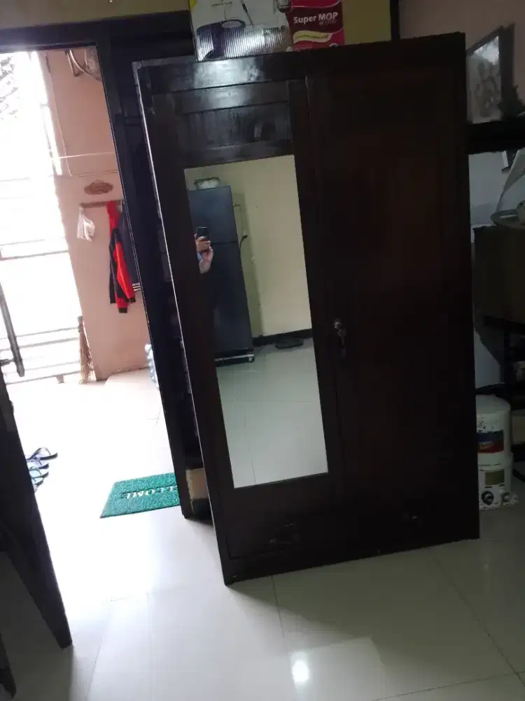 Lemari jati serba guna