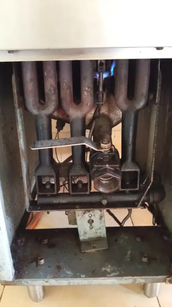 Teknisi spesialis segala macam kompor gas dan mesin oven home industri