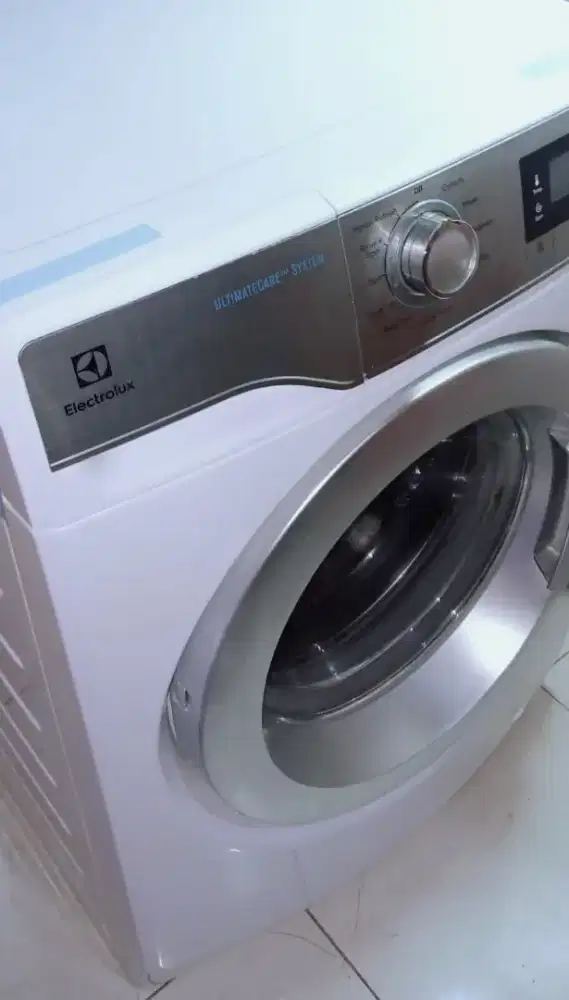 Bu Mesin cuci Frontloading Electrolux 9kg model terbaru touchscren