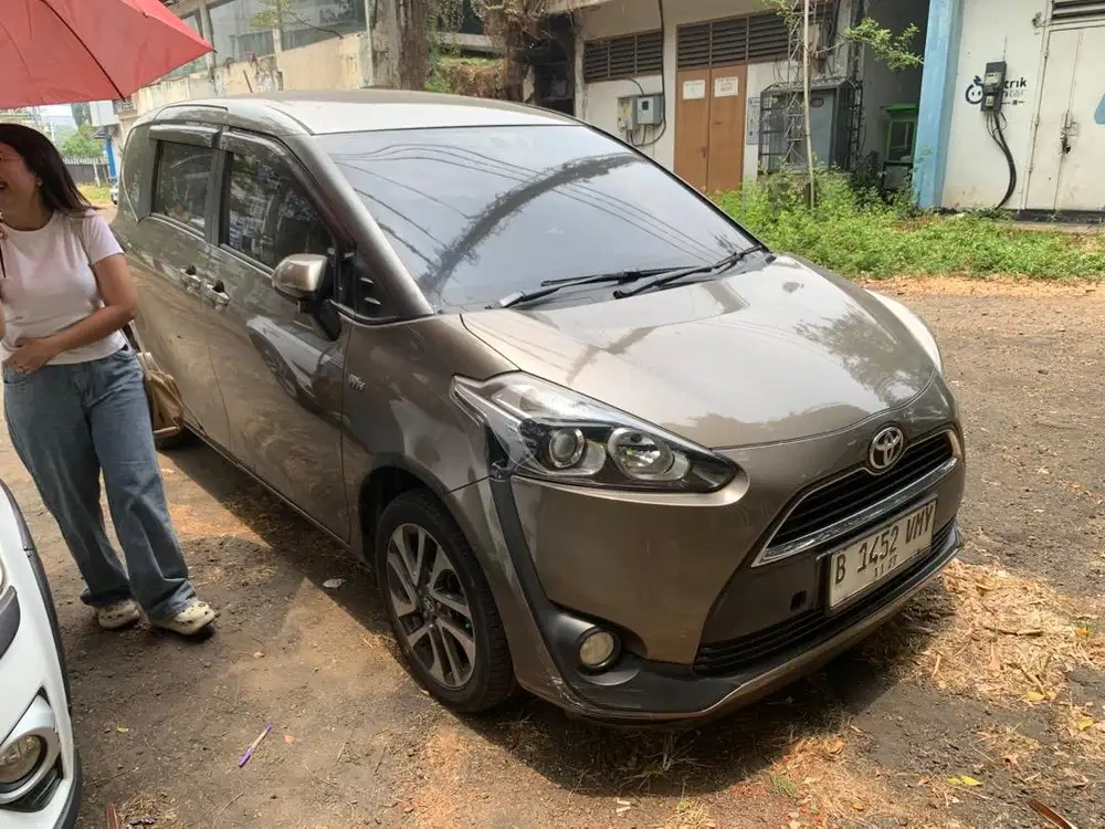 Dijual Cepat Sienta V 2017