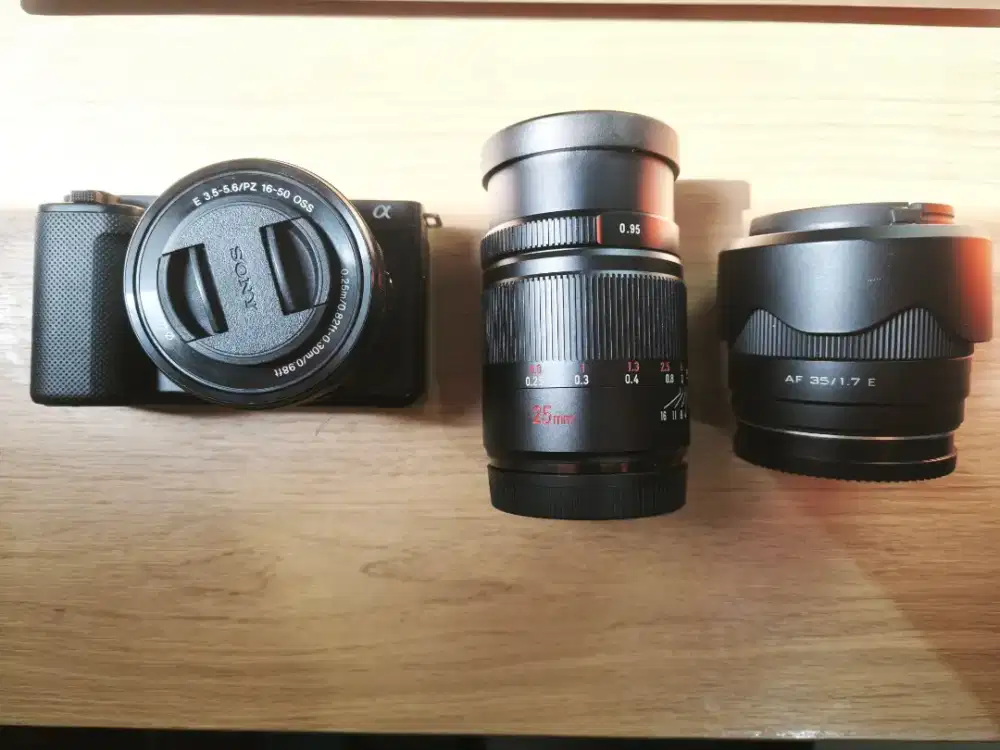 Sony ZV-E10 Kit 16-50mm dengan 2 Baterai dan Lensa tambahan