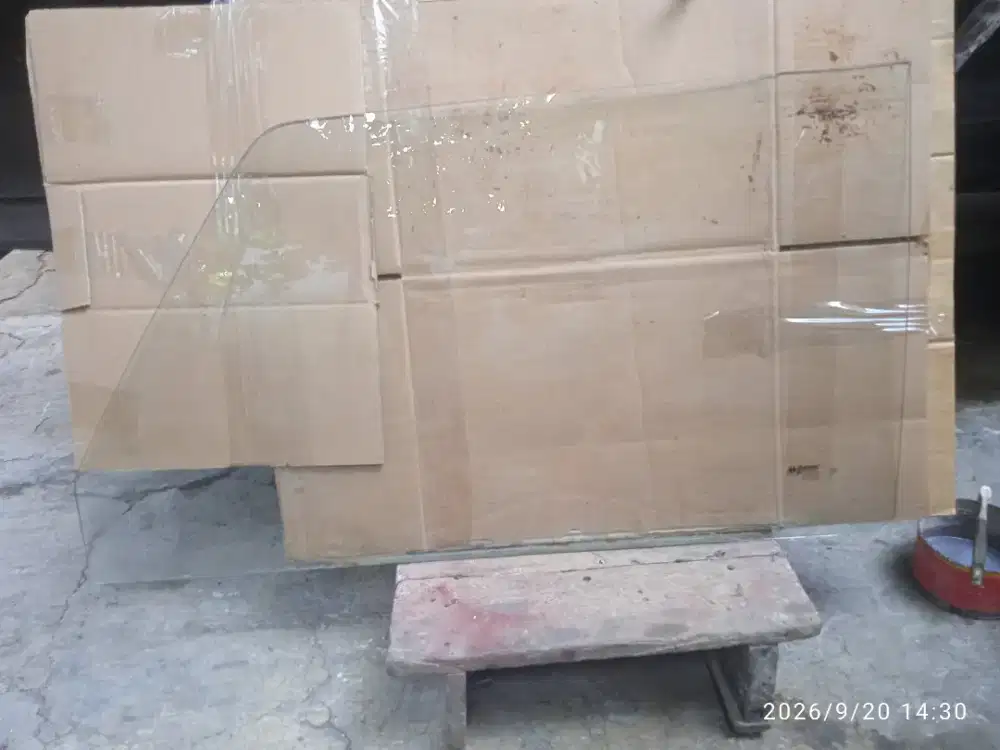Dijual murah kaca jendela kiri L300 pick up masih bagus tdk ada cacat