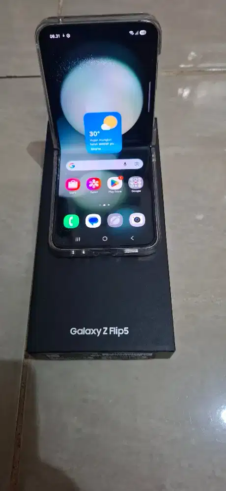 Samsung Z Flip 5 (8/256Gb)