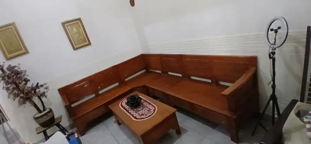 Kursi tamu sudut bentuk L