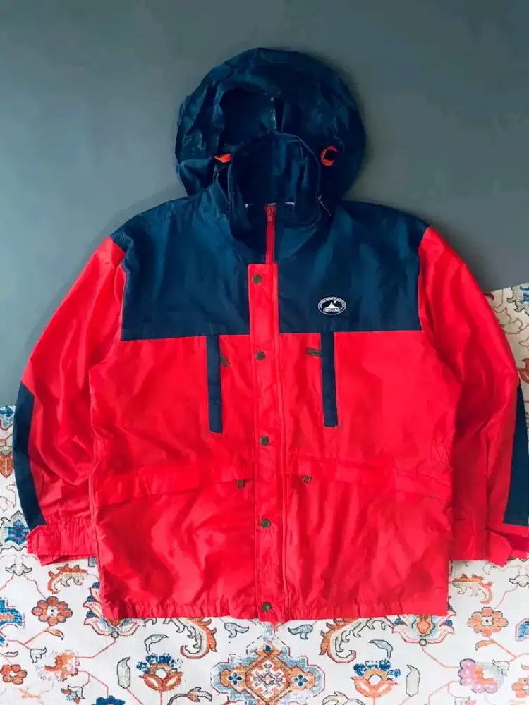 Jaket outdoor gunung