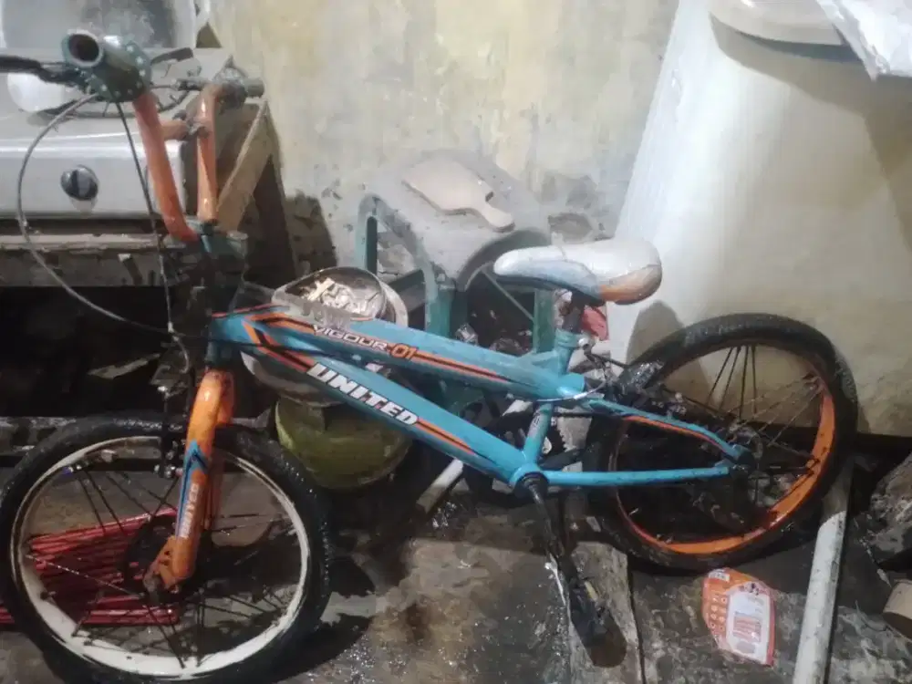 Sepeda BMX  merk united