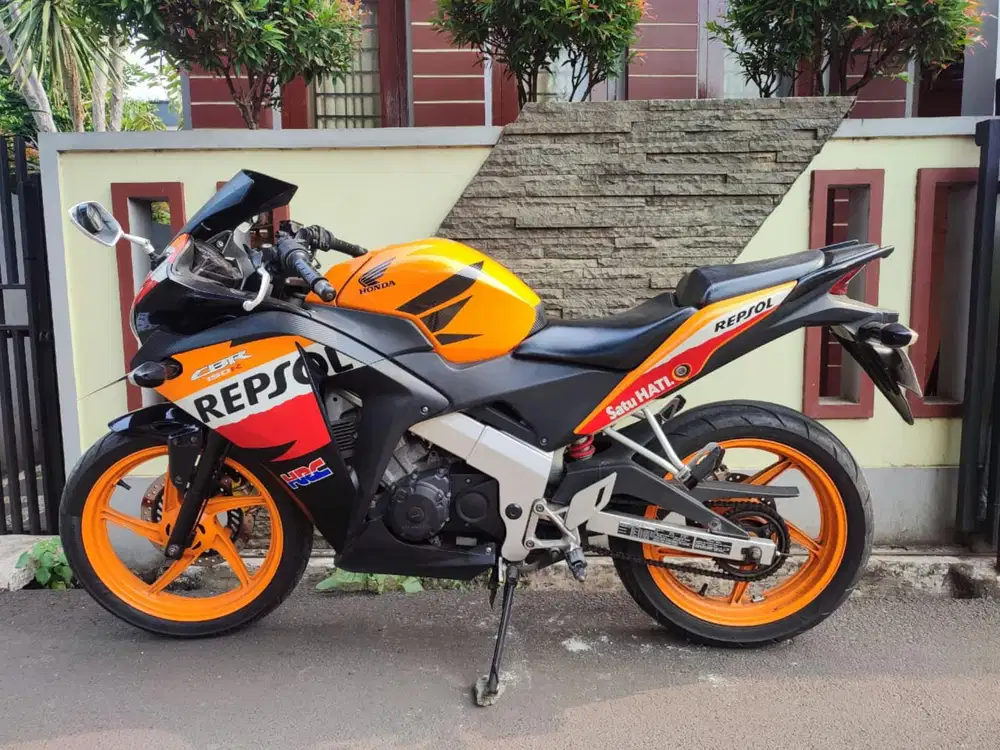 HONDA CBR 150R CBU TAHUN 2012 ISTIMEWA