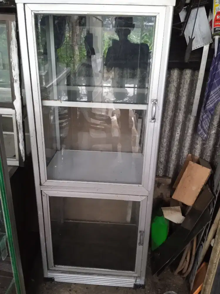 Etalase kaca serbaguna