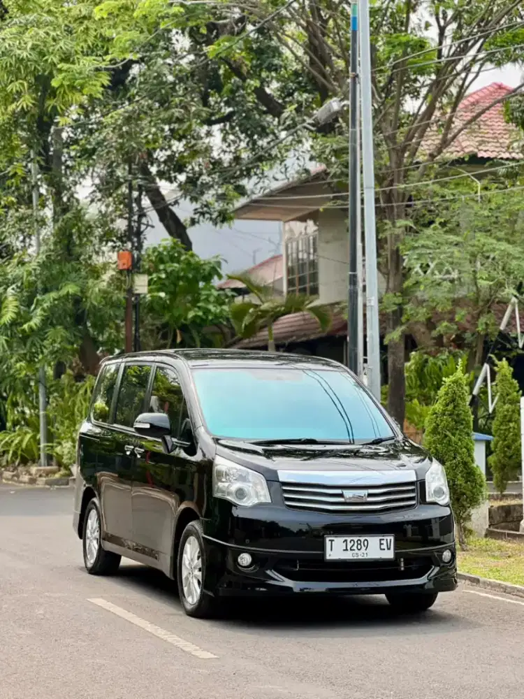 Toyota Nav 1 V Limited Lux 2016 original