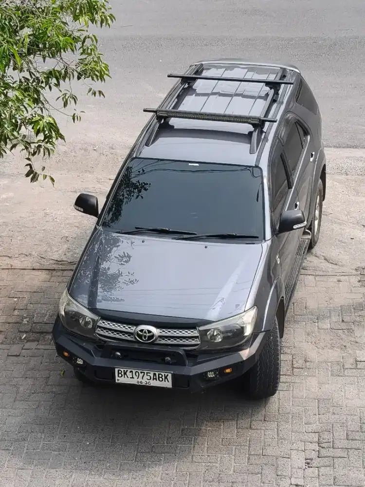 Toyota fortuner 2009 AT diesel 2,5 abu metalic mofid semi off road