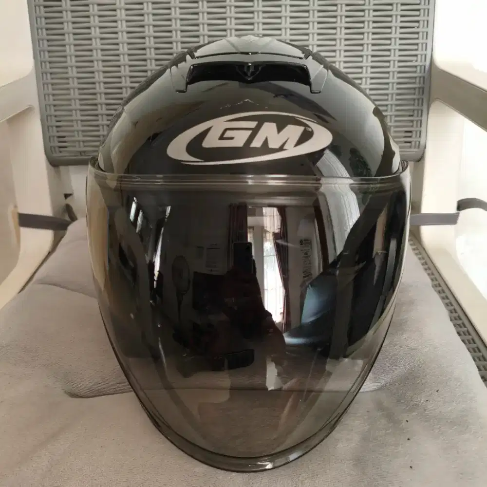 Helm GM Fury Hitam Glossy Size M jarang pakai