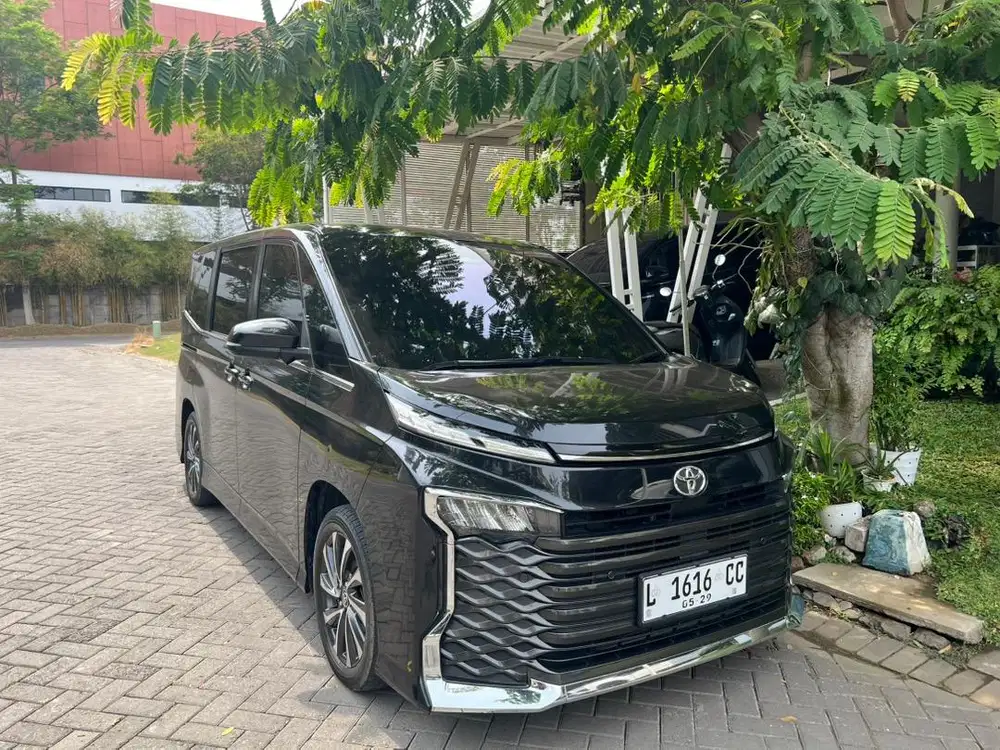 Toyota Voxy 2024 Bensin