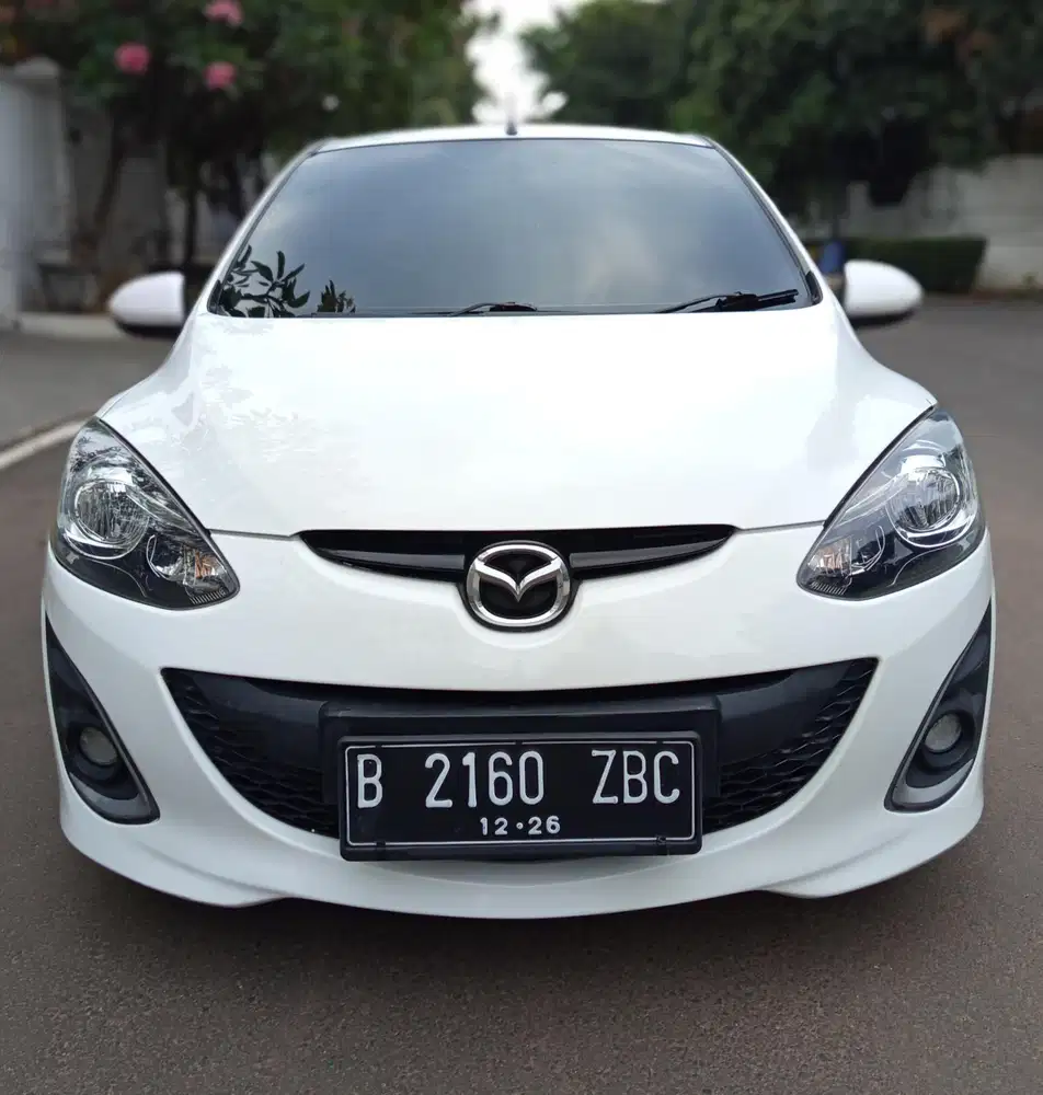 Mazda 2 HB 1.5 RZ AT Type tertinggi 2013 Putih Sangat Istimewa Sekali