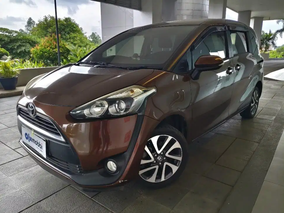 DP Murah Toyota Sienta  1.5 V Bensin-AT 2016