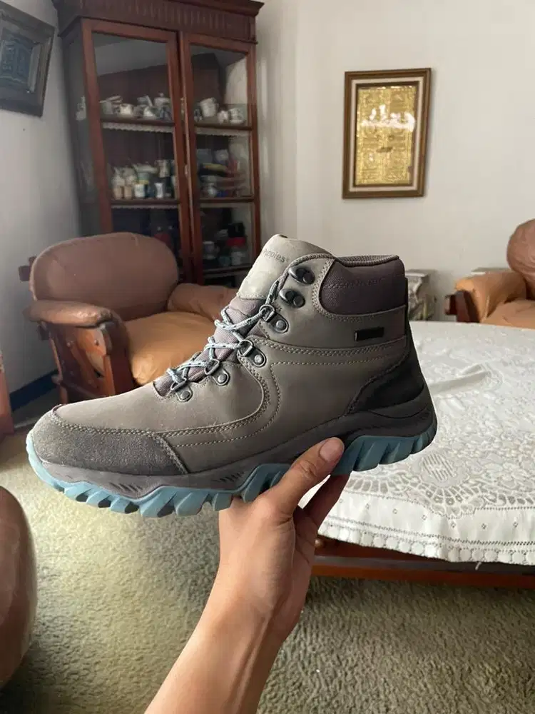 Sepatu Trail/Hiking Hush Puppies