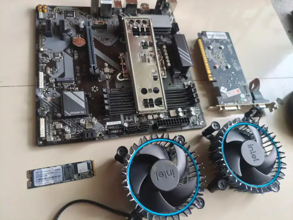 Mainboard gigabyte, vga gt730, nmve 512, fan proc