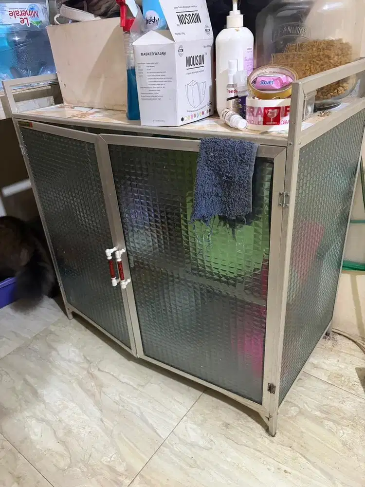 Dijual lemari piring