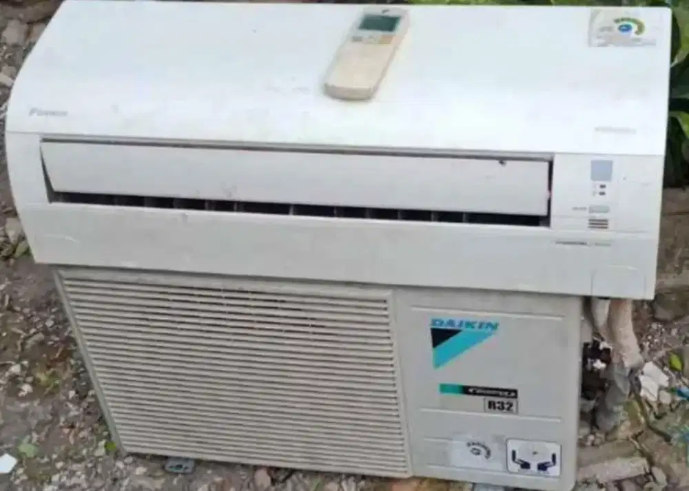 Jual daikin tailand invent 1/2 pk R32 lowt 360 wat 95% ori semua