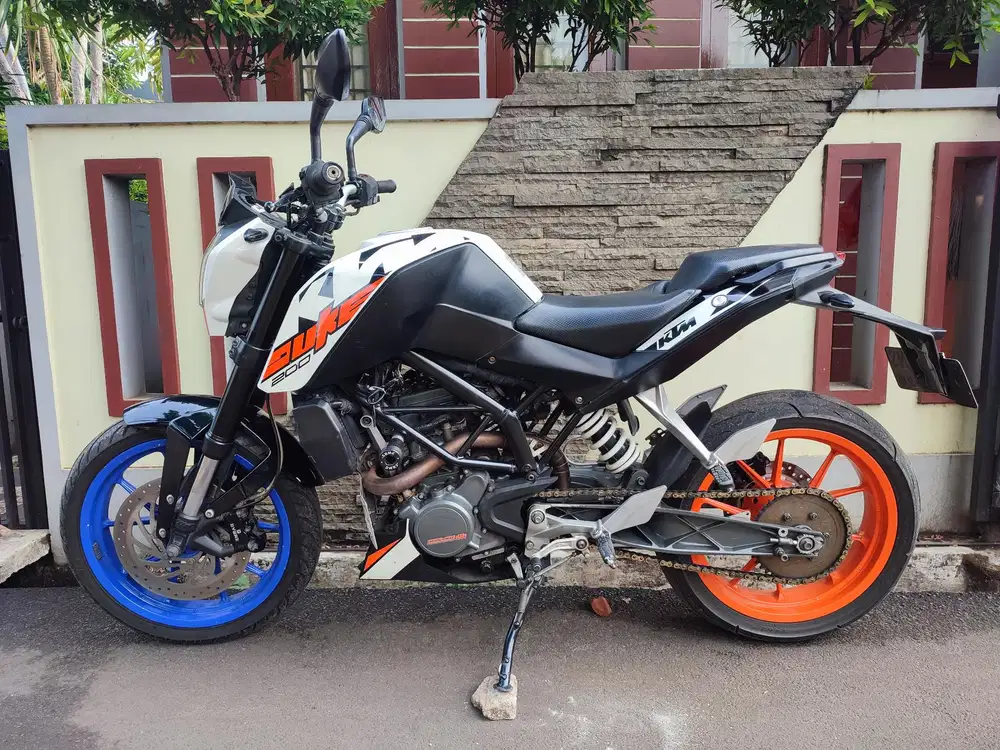 KTM DUKE 200cc GAHUN 2018 PLAT DEPOK